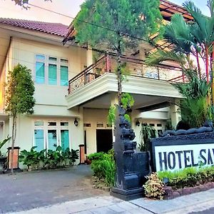 Hotel Savitri Country