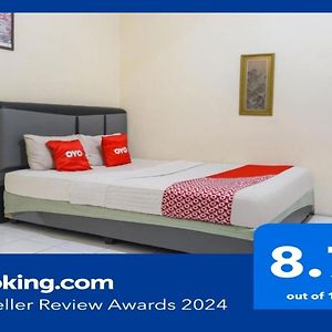 RedDoorz Near Lokasari Mangga Besar 7
